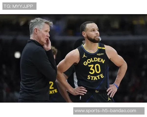 库里股四头肌受伤将缺席约一周球迷松一口气无更严重问题